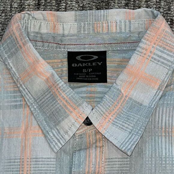 Oakley Men’s Size Small Short Sleeve Casual Button Down Shirt Plaid Cotton - Picture 2 of 4